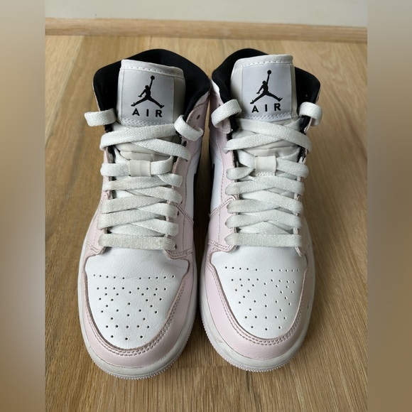 Women’s Air Jordan 1 Mid pink, white and black size 5.5 - Picture 4 of 4